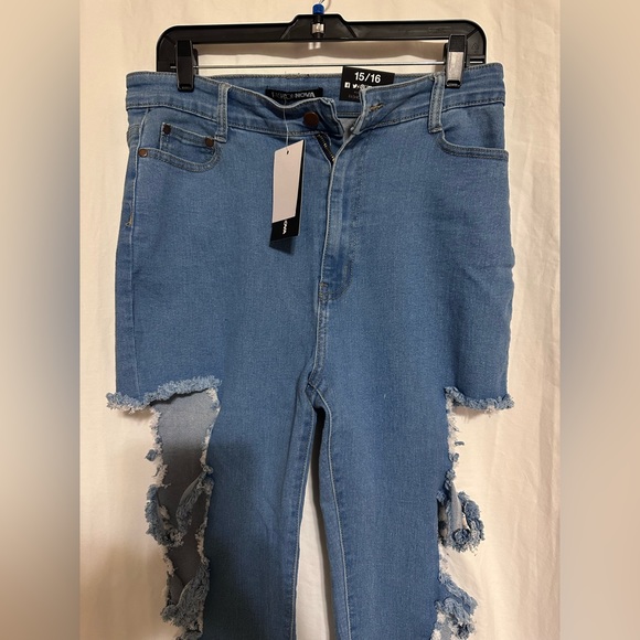 Fashion Nova women’s around the block distressed skinny jeans. NWT size 15/16 - Picture 3 of 7